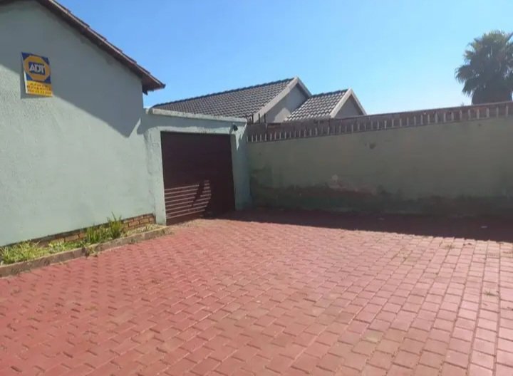 3 Bedroom Property for Sale in Lotus Gardens Gauteng
