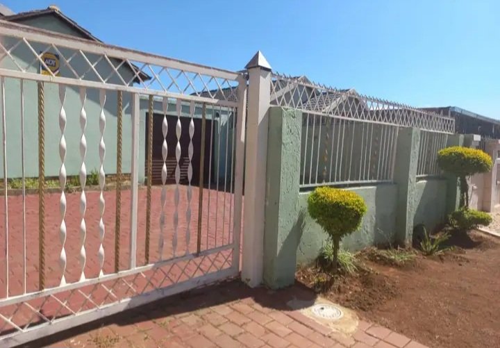3 Bedroom Property for Sale in Lotus Gardens Gauteng