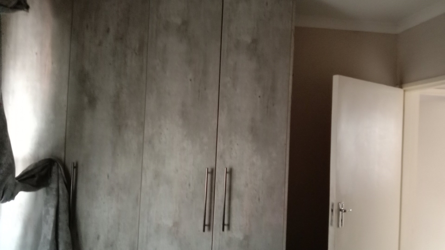  Bedroom Property for Sale in Delmore Park Gauteng