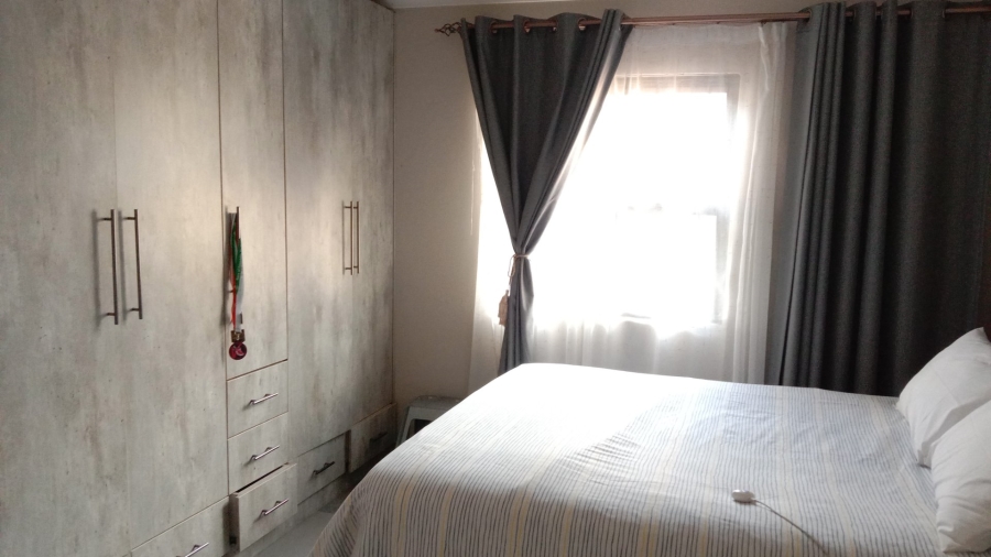  Bedroom Property for Sale in Delmore Park Gauteng