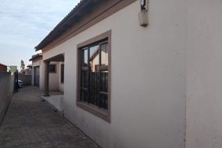 To Let  Bedroom Property for Rent in Windmill Park Gauteng