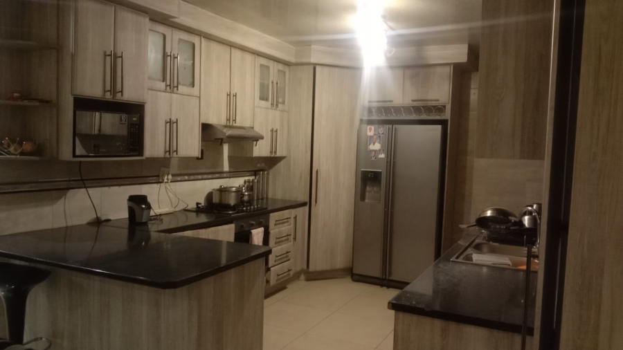 To Let  Bedroom Property for Rent in Windmill Park Gauteng