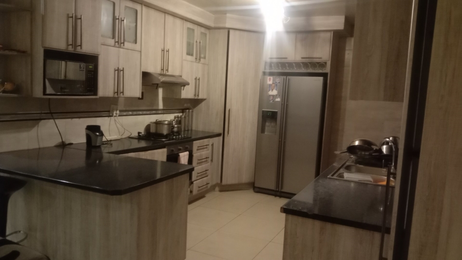 To Let  Bedroom Property for Rent in Windmill Park Gauteng
