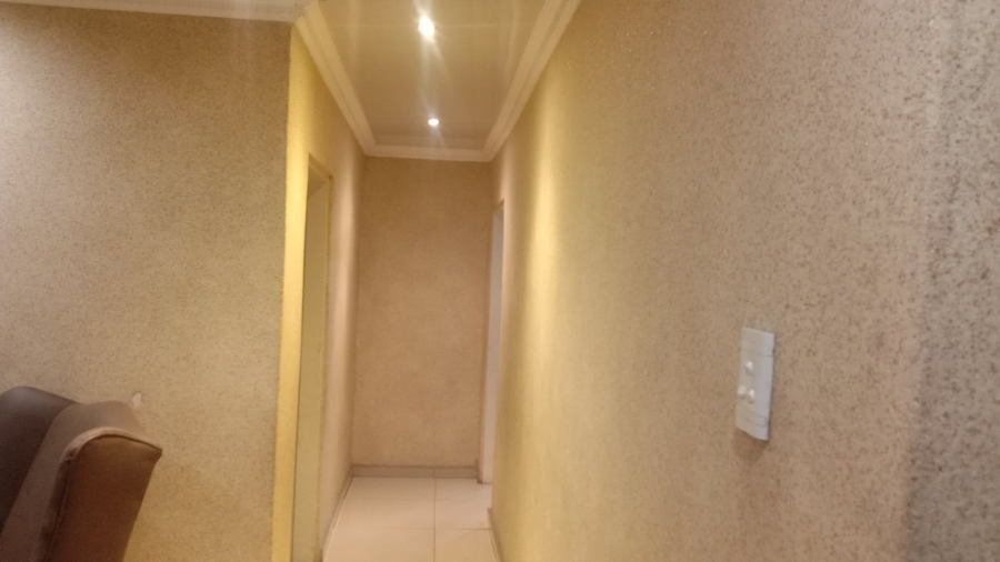 To Let  Bedroom Property for Rent in Windmill Park Gauteng