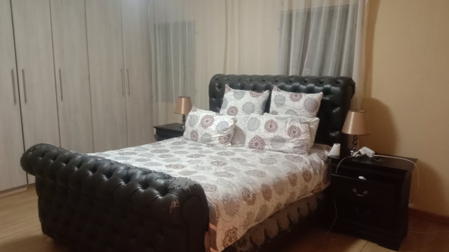 To Let  Bedroom Property for Rent in Windmill Park Gauteng