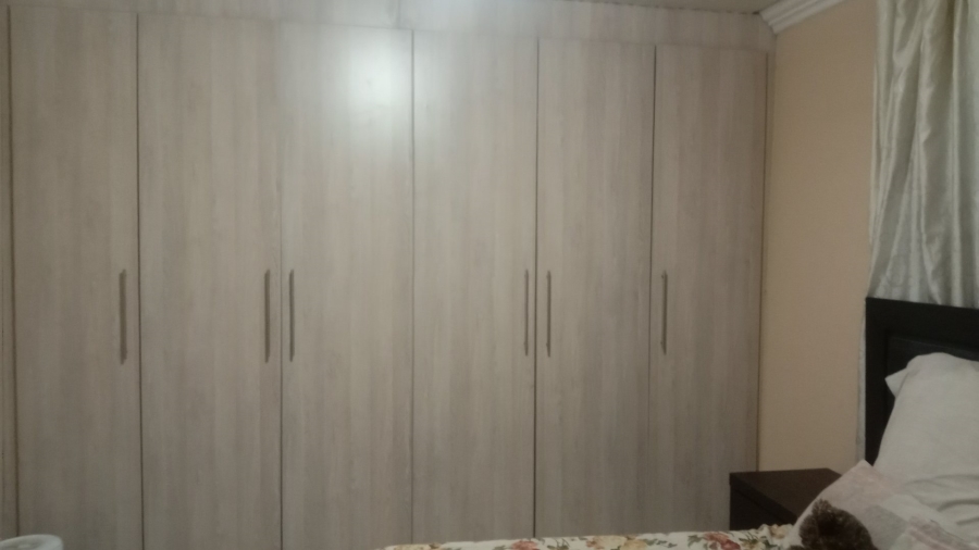 To Let  Bedroom Property for Rent in Windmill Park Gauteng