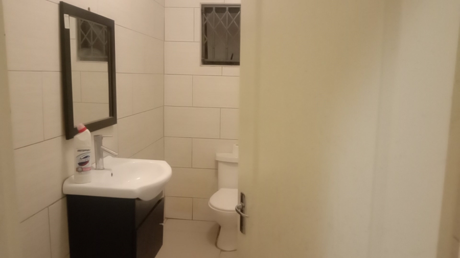 To Let  Bedroom Property for Rent in Windmill Park Gauteng