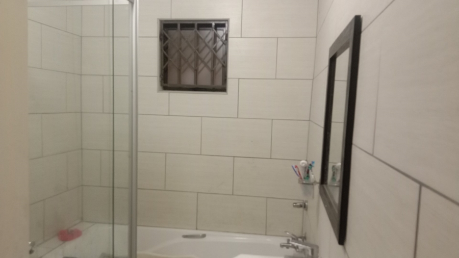 To Let  Bedroom Property for Rent in Windmill Park Gauteng