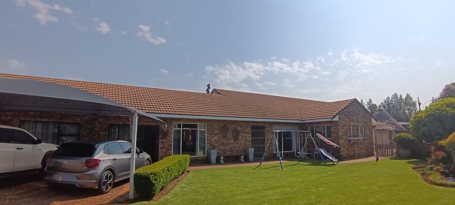 5 Bedroom Property for Sale in Risiville Gauteng