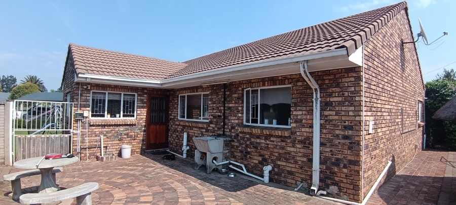 5 Bedroom Property for Sale in Risiville Gauteng