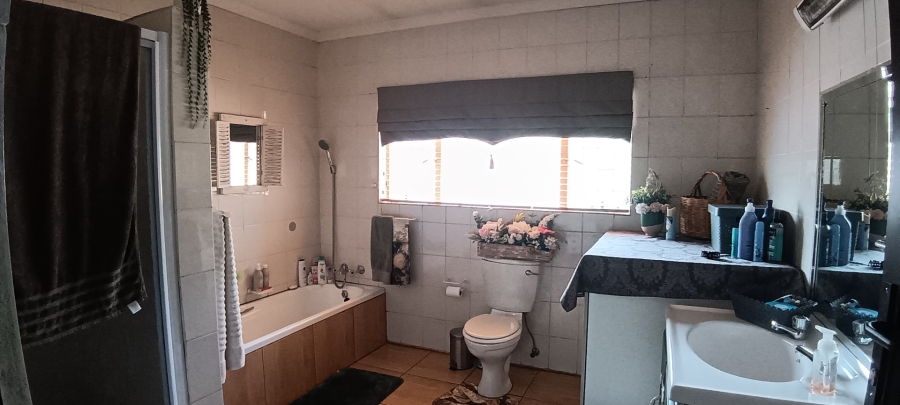 5 Bedroom Property for Sale in Risiville Gauteng