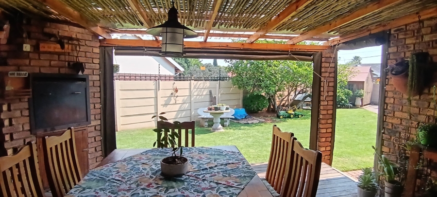 5 Bedroom Property for Sale in Risiville Gauteng