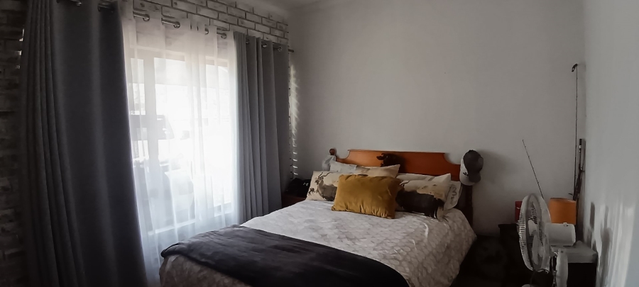 5 Bedroom Property for Sale in Risiville Gauteng