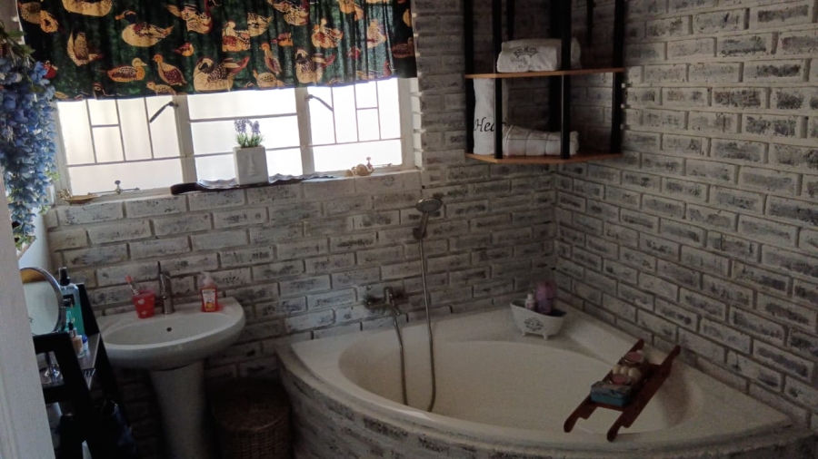 5 Bedroom Property for Sale in Risiville Gauteng