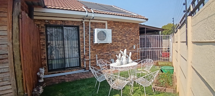 5 Bedroom Property for Sale in Risiville Gauteng