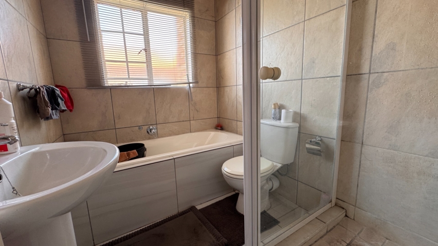 3 Bedroom Property for Sale in Vanderbijlpark SW 5 Gauteng
