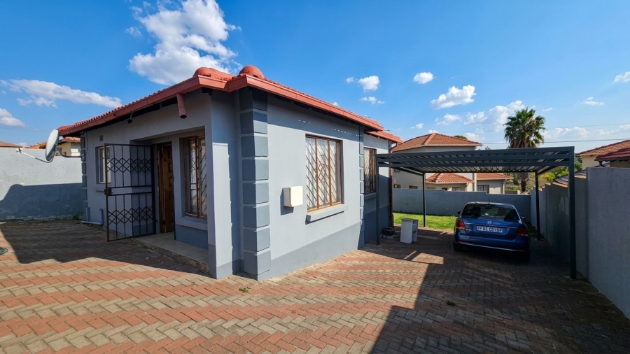 2 Bedroom Property for Sale in Cosmo City Gauteng