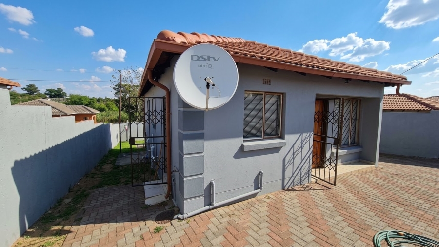 2 Bedroom Property for Sale in Cosmo City Gauteng