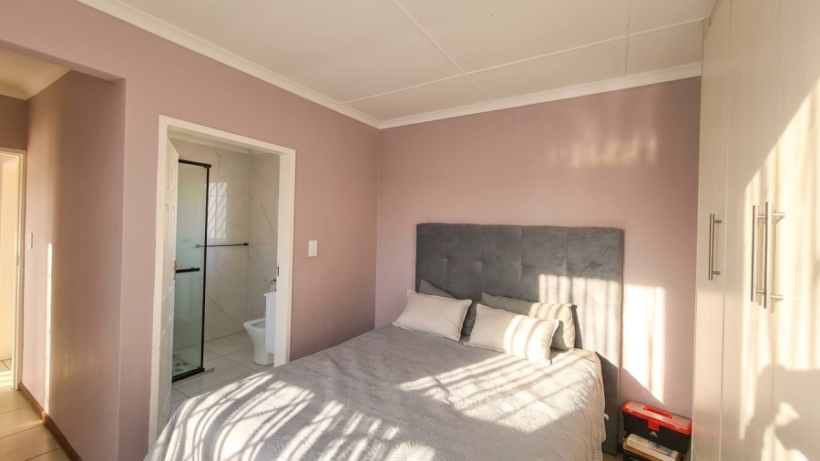2 Bedroom Property for Sale in Cosmo City Gauteng
