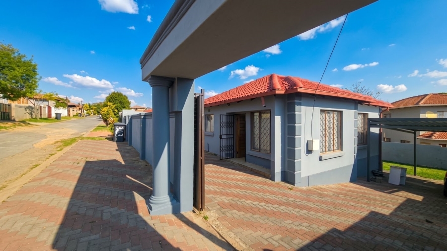 2 Bedroom Property for Sale in Cosmo City Gauteng