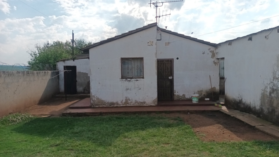 2 Bedroom Property for Sale in Likole Gauteng
