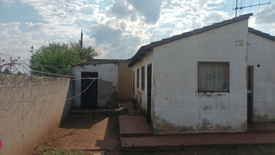 2 Bedroom Property for Sale in Likole Gauteng