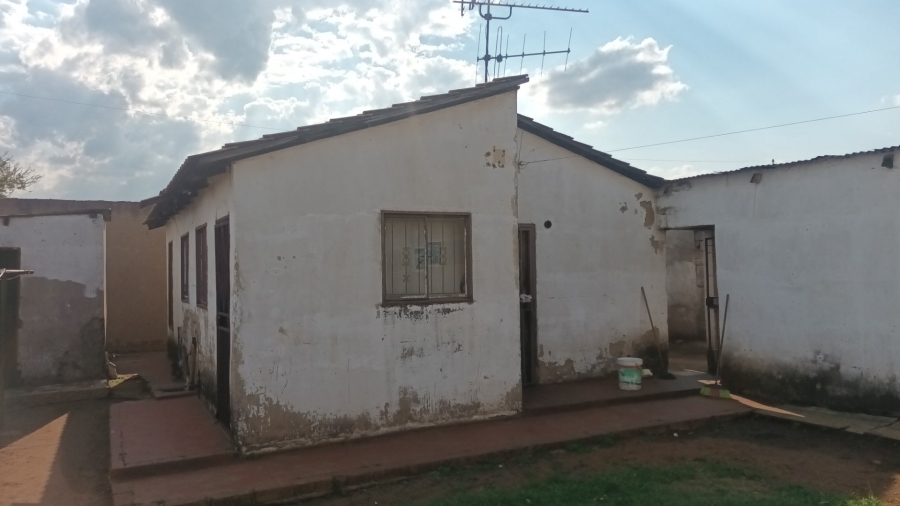 2 Bedroom Property for Sale in Likole Gauteng