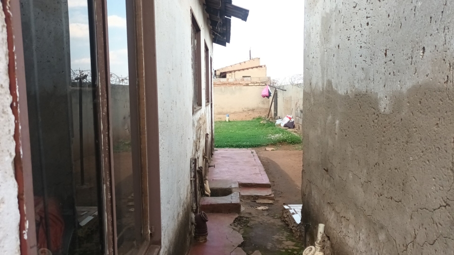 2 Bedroom Property for Sale in Likole Gauteng