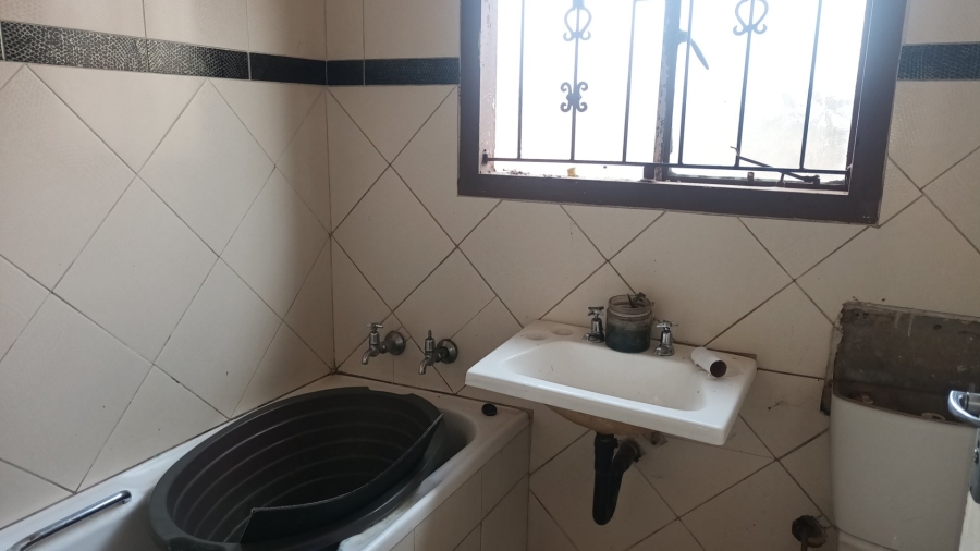 2 Bedroom Property for Sale in Likole Gauteng