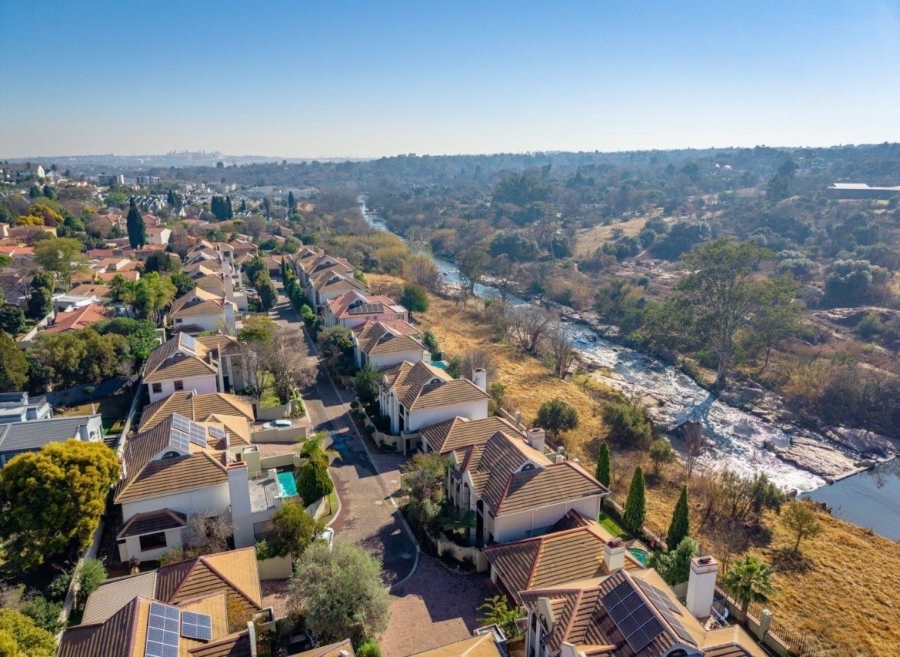  Bedroom Property for Sale in Lonehill Gauteng