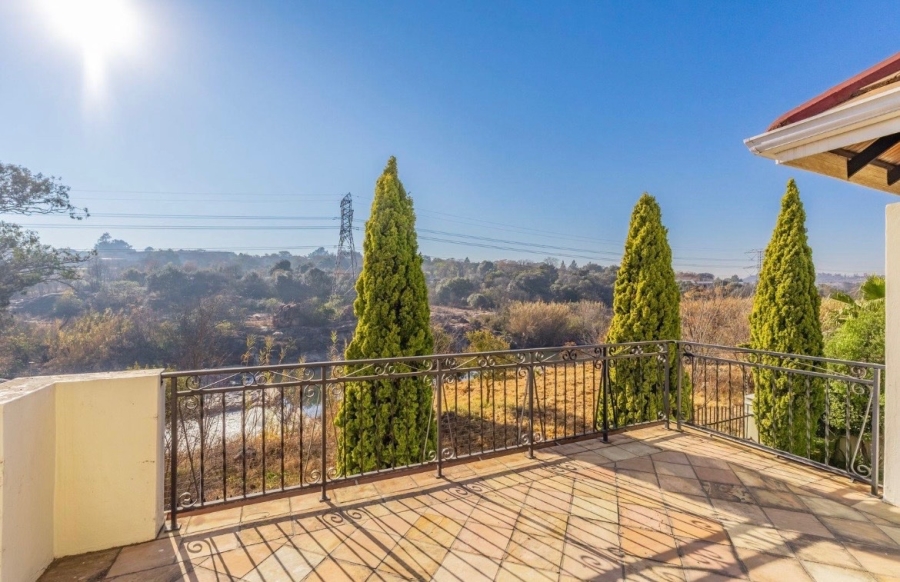  Bedroom Property for Sale in Lonehill Gauteng