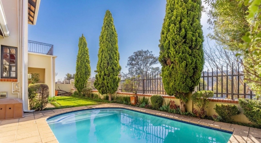  Bedroom Property for Sale in Lonehill Gauteng