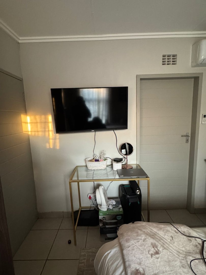 Bedroom Property for Sale in Witpoortjie Gauteng