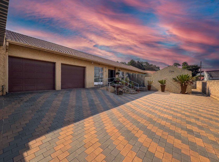 3 Bedroom Property for Sale in Edenvale Central Gauteng