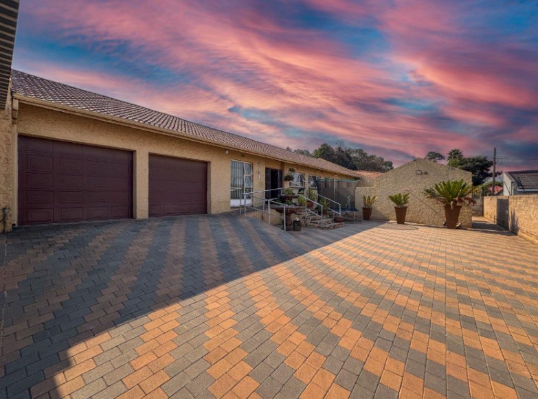 3 Bedroom Property for Sale in Edenvale Central Gauteng
