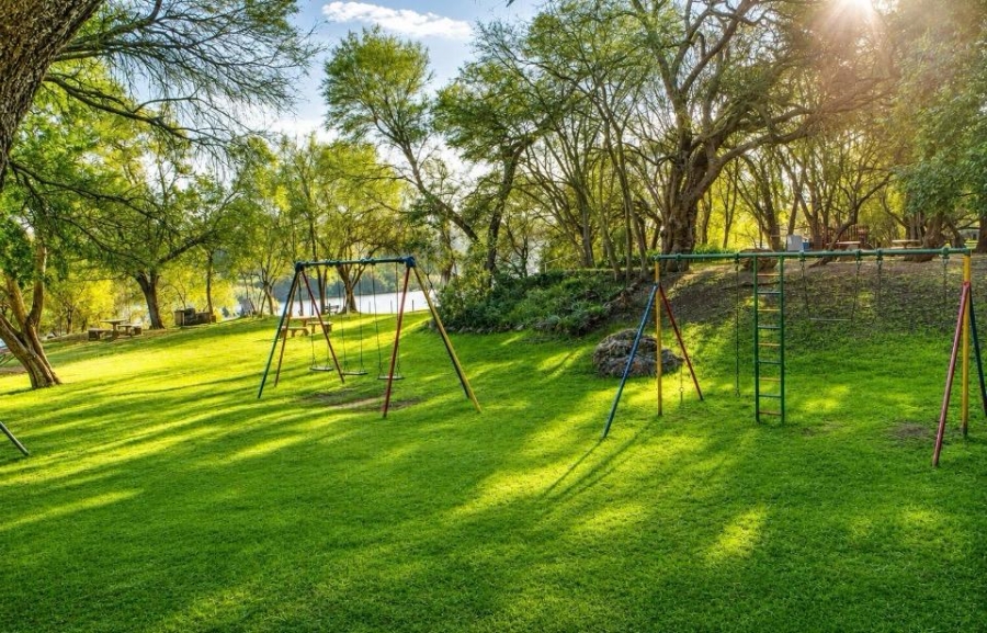  Bedroom Property for Sale in Vaaloewer Gauteng