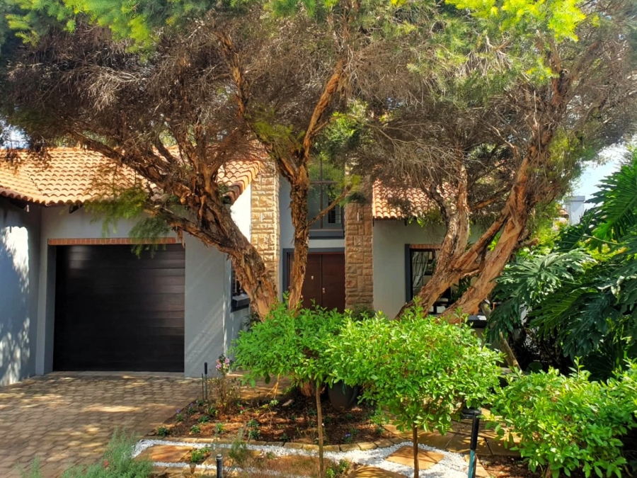 5 Bedroom Property for Sale in Midstream Estate Gauteng