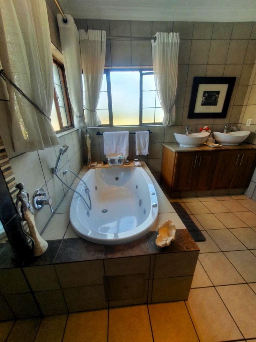 5 Bedroom Property for Sale in Midstream Estate Gauteng