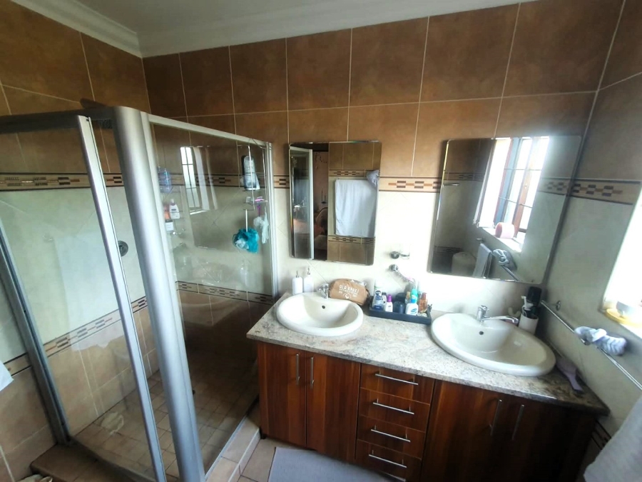 5 Bedroom Property for Sale in Midstream Estate Gauteng