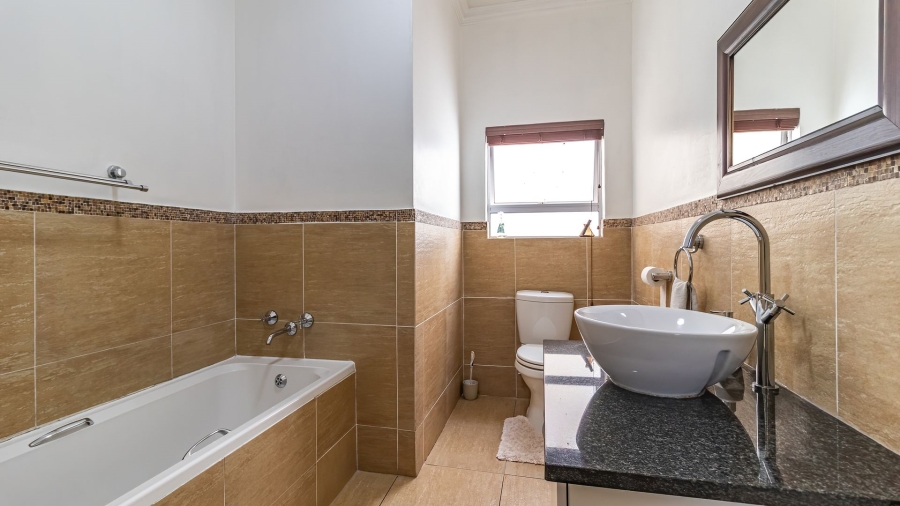 To Let 3 Bedroom Property for Rent in Greenstone Hill Gauteng