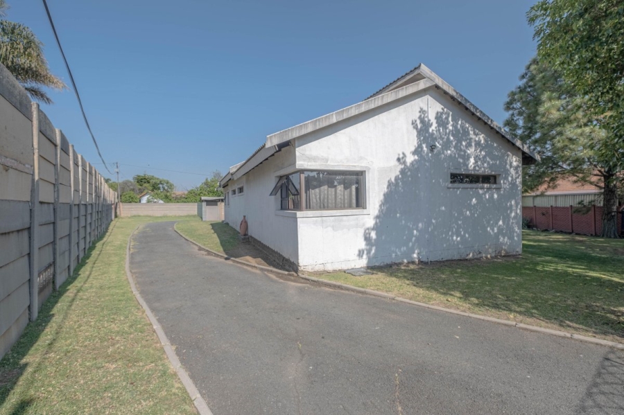 4 Bedroom Property for Sale in Birchleigh North Gauteng