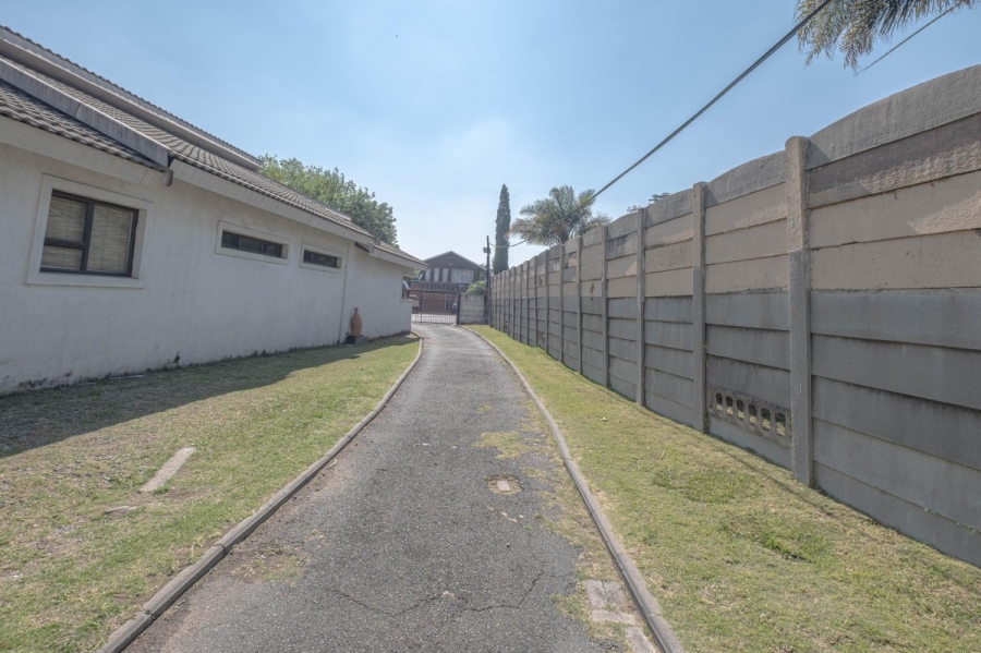 4 Bedroom Property for Sale in Birchleigh North Gauteng