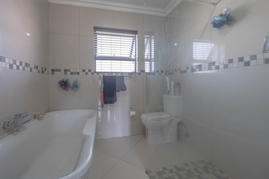 4 Bedroom Property for Sale in Birchleigh North Gauteng