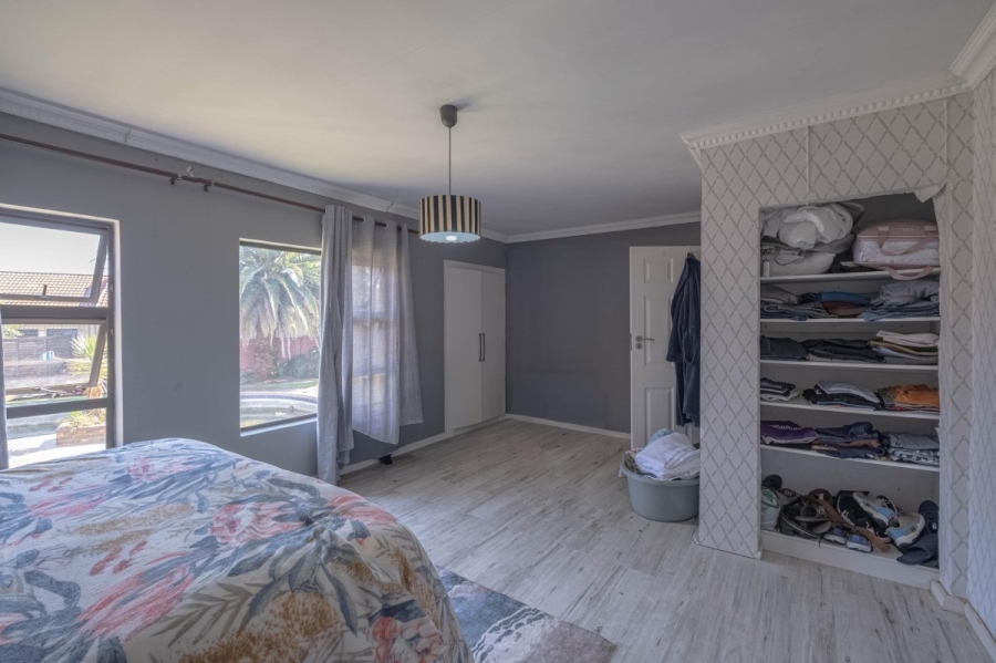 4 Bedroom Property for Sale in Birchleigh North Gauteng