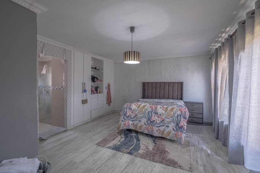 4 Bedroom Property for Sale in Birchleigh North Gauteng