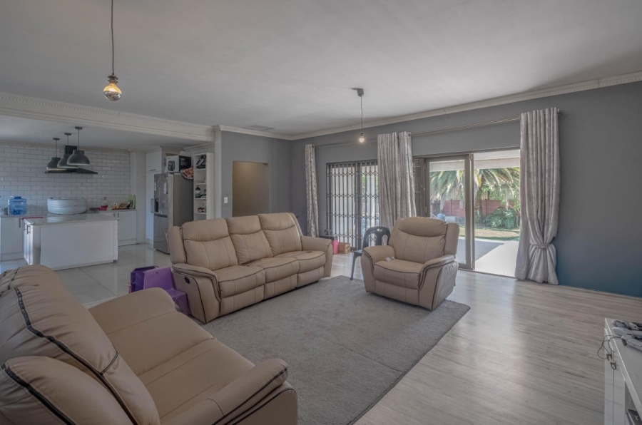 4 Bedroom Property for Sale in Birchleigh North Gauteng