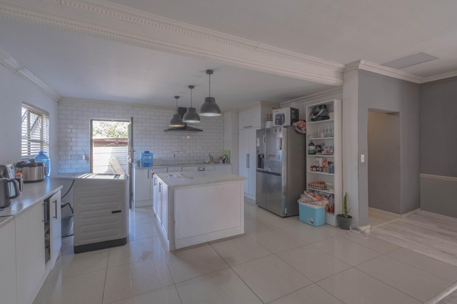 4 Bedroom Property for Sale in Birchleigh North Gauteng