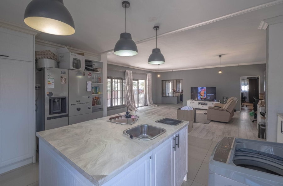 4 Bedroom Property for Sale in Birchleigh North Gauteng