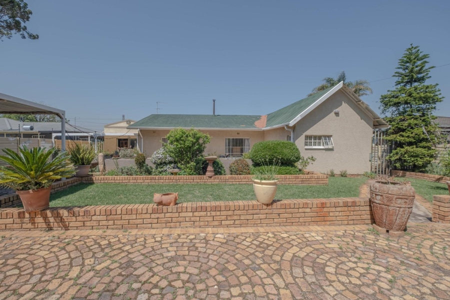  Bedroom Property for Sale in Wychwood Gauteng