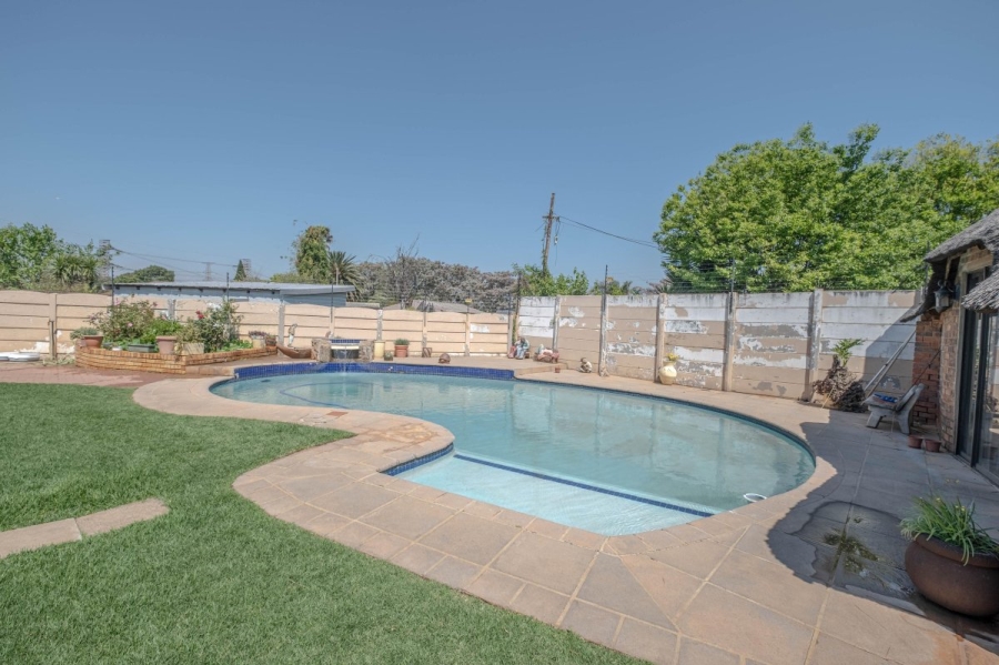  Bedroom Property for Sale in Wychwood Gauteng